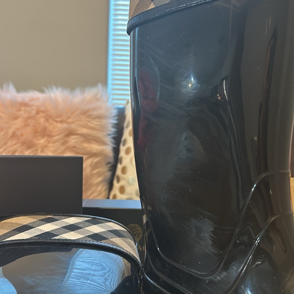 Used Burberry nova check size 9/39 rain boots⭐️ - Picture 7 of 15